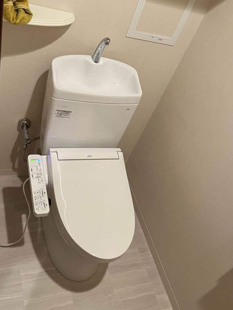 豊中市］TOTO「ピュアレストQR(手洗付)＋ウォシュレットSB」の施工事例